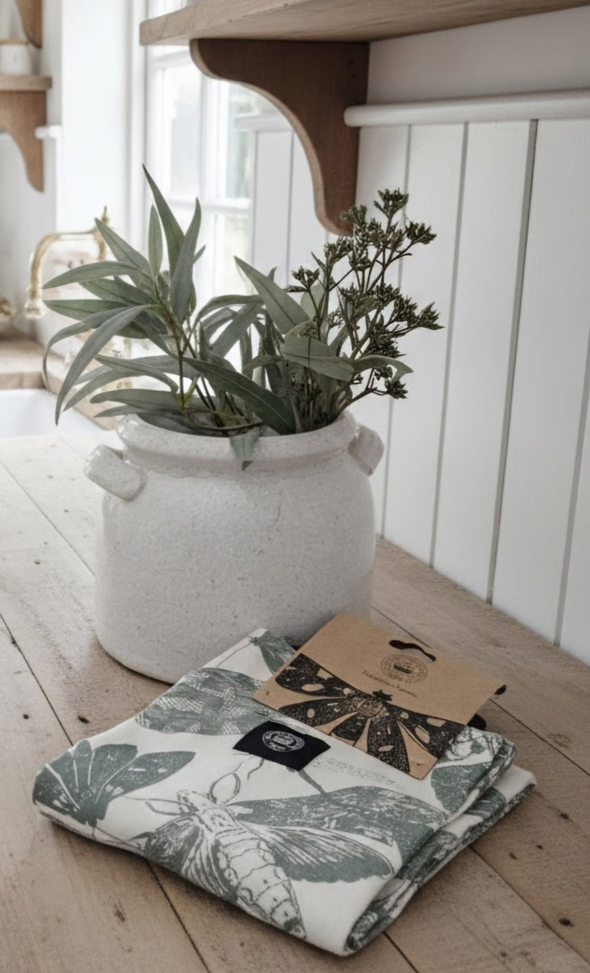 Kew Gardens moth print cotton apron