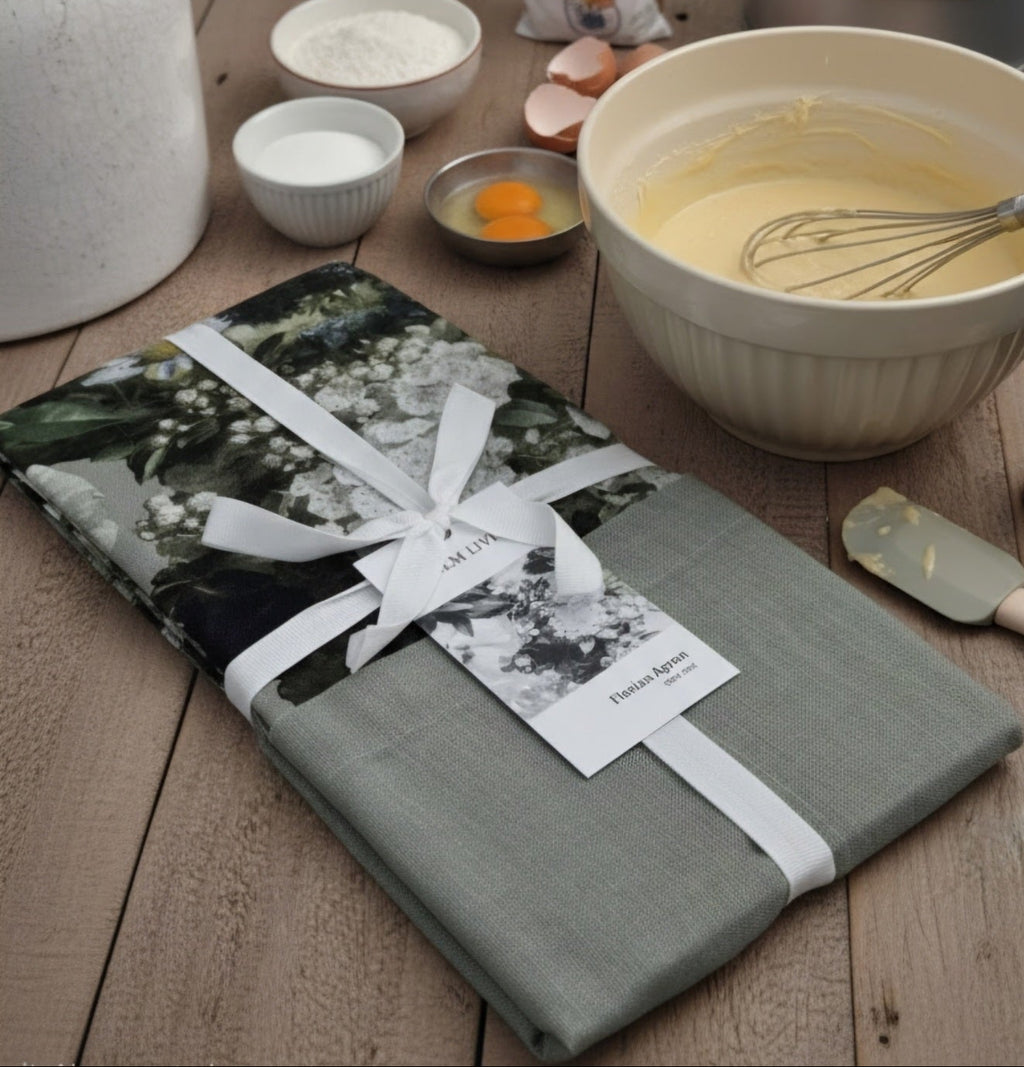 Florian cotton apron with dual patch pockets